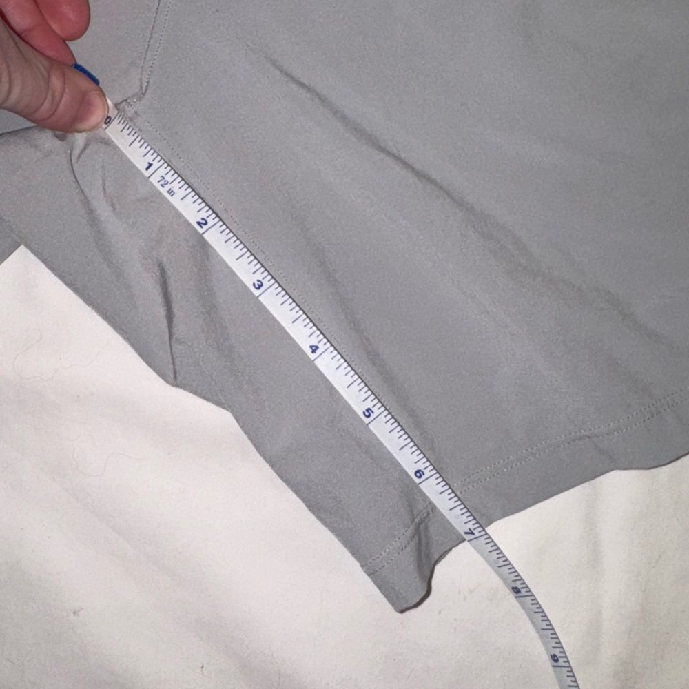 Lululemon Men's Light Gray Athletic Shorts 7” Inseam - Picture 4 of 4